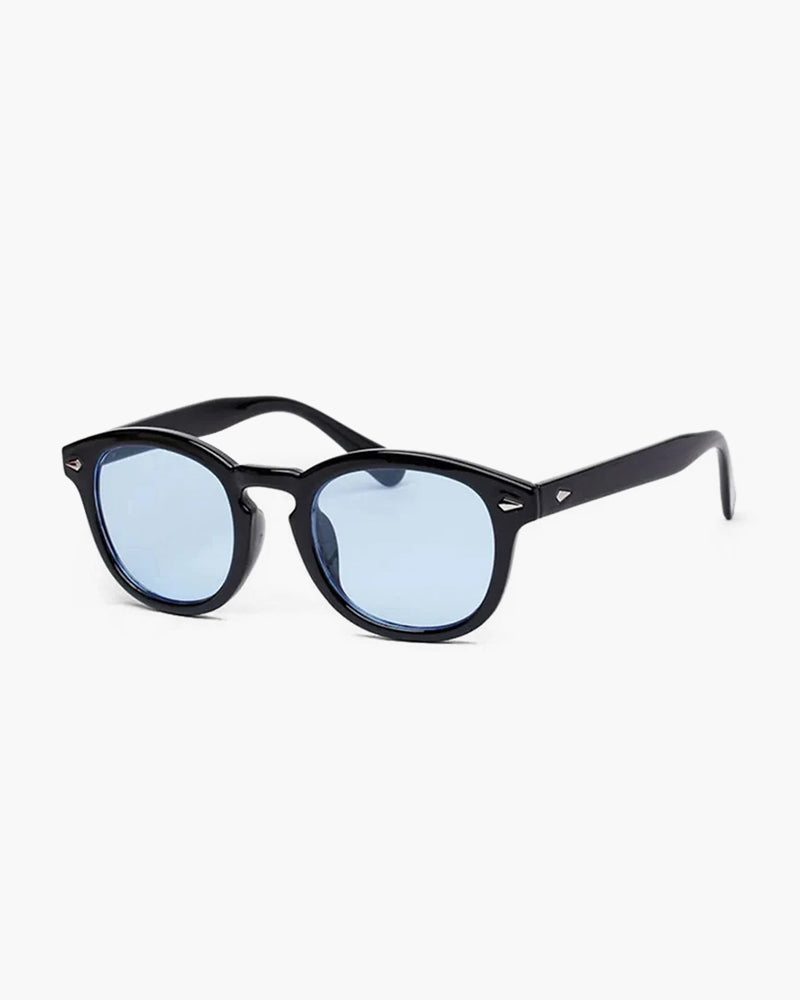 Getönte Brille mit altem Geld