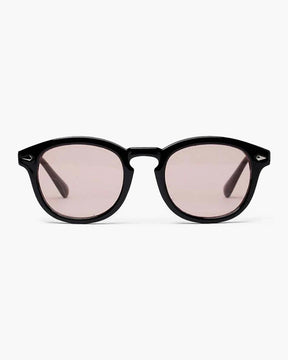 Getönte Brille mit altem Geld