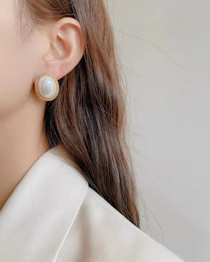 Ovale Perlenohrstecker „Radiance“